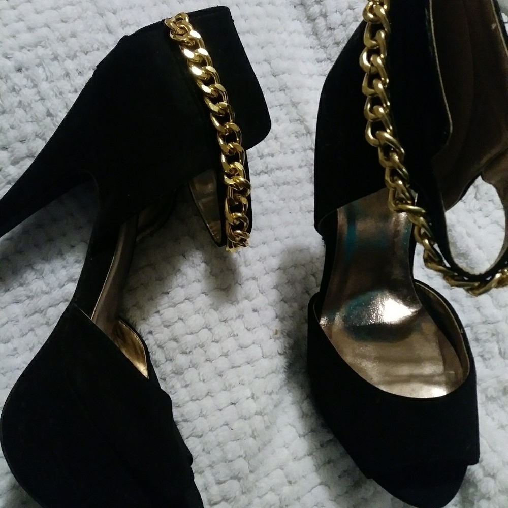 High heel shoes size 9